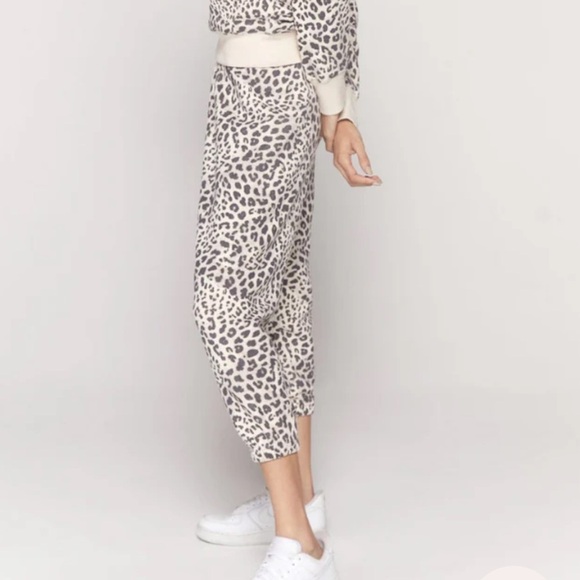 Spiritual gangster cheetah leopard animal print relaxed cropped sweatpants - Picture 3 of 7